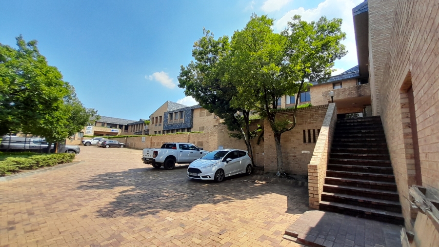 To Let Commercial Property for Rent in Vorna Valley Gauteng