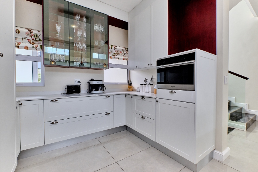 To Let 4 Bedroom Property for Rent in Waterfall Country Estate Gauteng