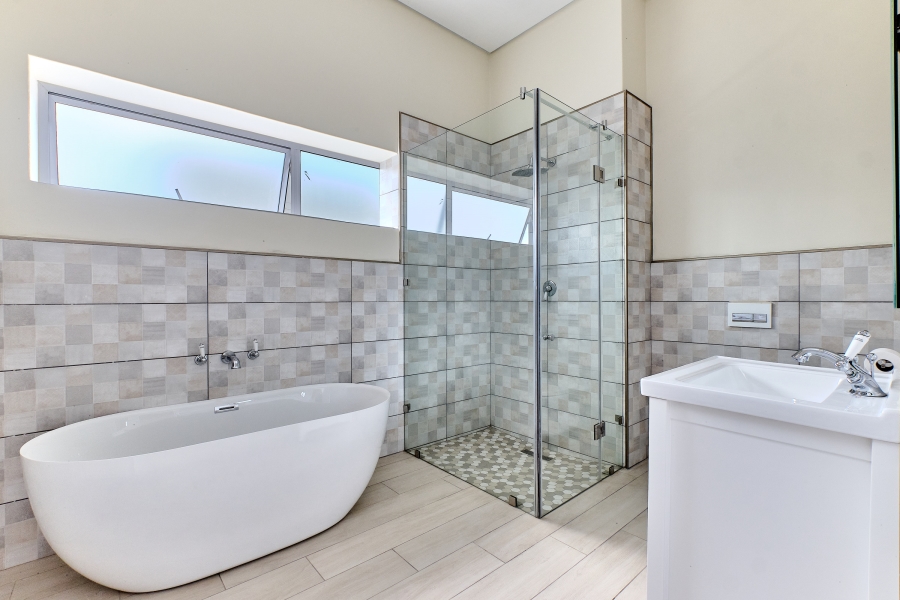 To Let 4 Bedroom Property for Rent in Waterfall Country Estate Gauteng