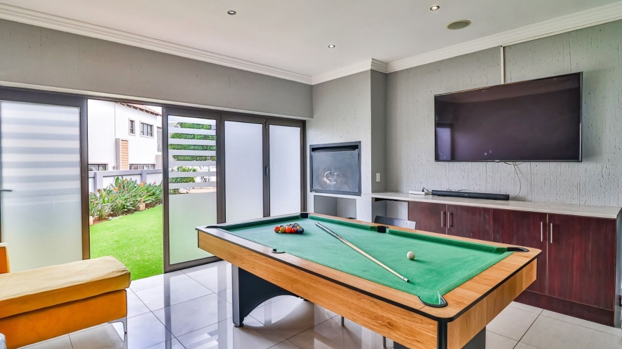5 Bedroom Property for Sale in Aspen Hills Gauteng