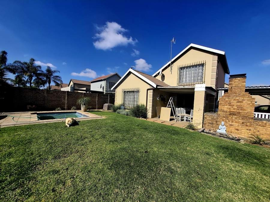 3 Bedroom Property for Sale in Sonneveld Gauteng