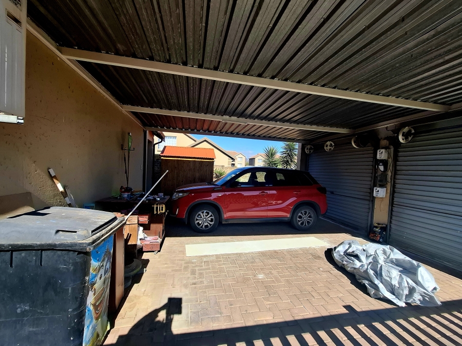 3 Bedroom Property for Sale in Sonneveld Gauteng