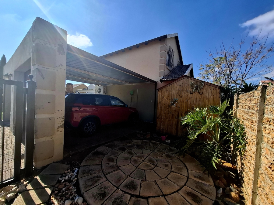 3 Bedroom Property for Sale in Sonneveld Gauteng