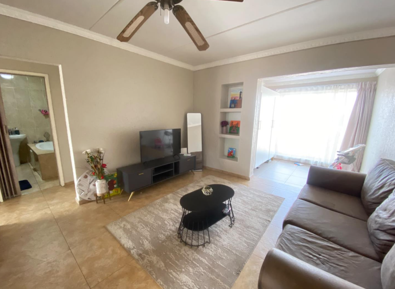 2 Bedroom Property for Sale in Mulbarton Gauteng
