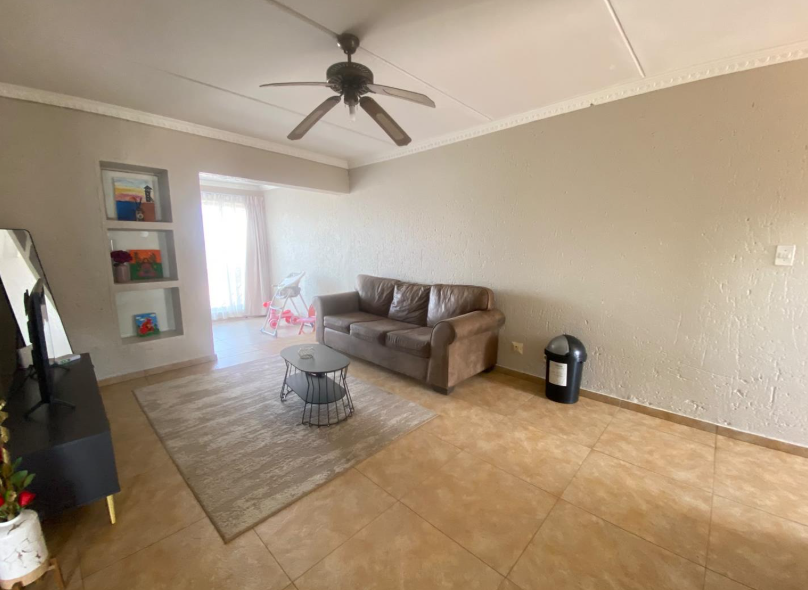 2 Bedroom Property for Sale in Mulbarton Gauteng