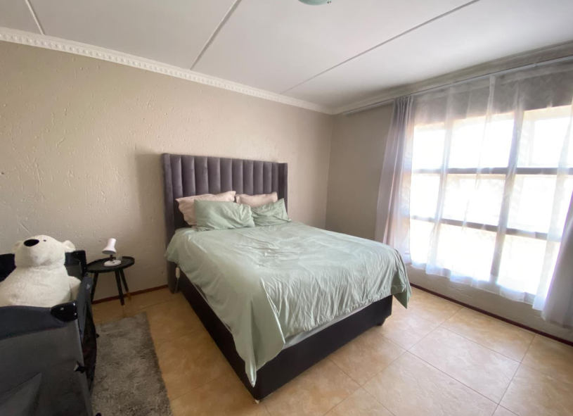 2 Bedroom Property for Sale in Mulbarton Gauteng