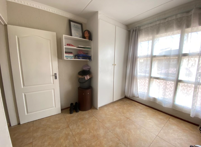 2 Bedroom Property for Sale in Mulbarton Gauteng