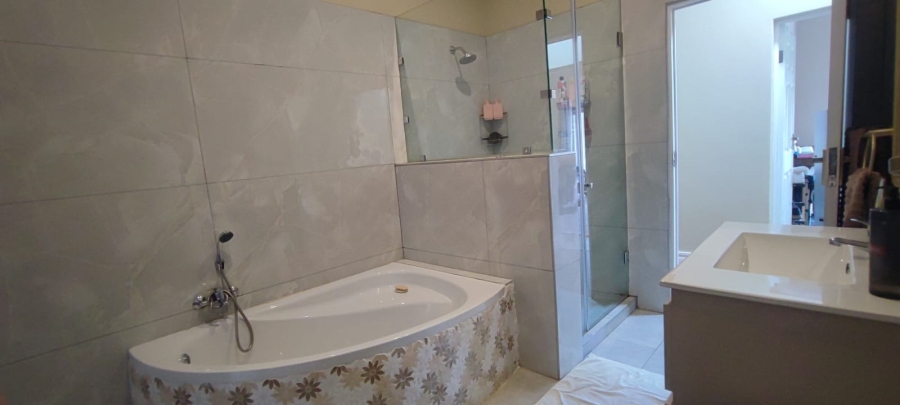 4 Bedroom Property for Sale in Eldoraigne Gauteng