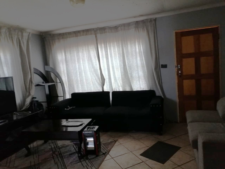 2 Bedroom Property for Sale in Mohlakeng Gauteng