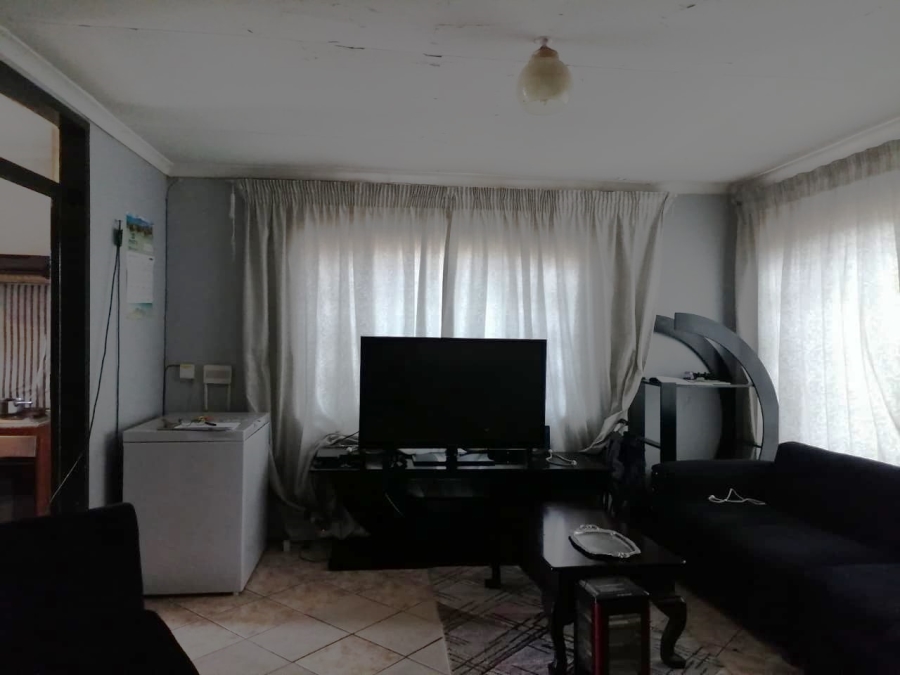 2 Bedroom Property for Sale in Mohlakeng Gauteng