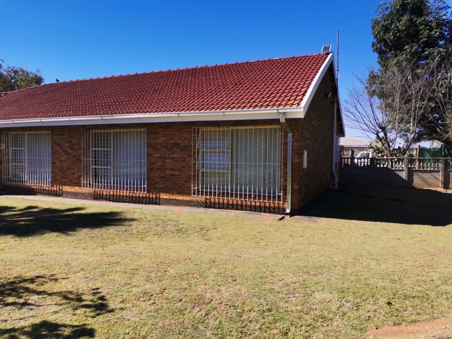 3 Bedroom Property for Sale in Dunnottar Gauteng