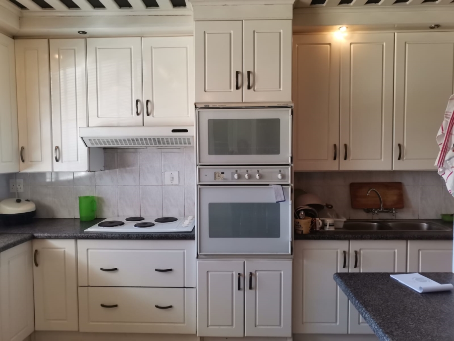 3 Bedroom Property for Sale in Dunnottar Gauteng