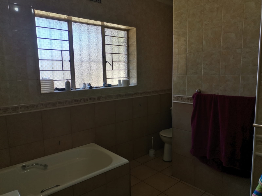 3 Bedroom Property for Sale in Dunnottar Gauteng