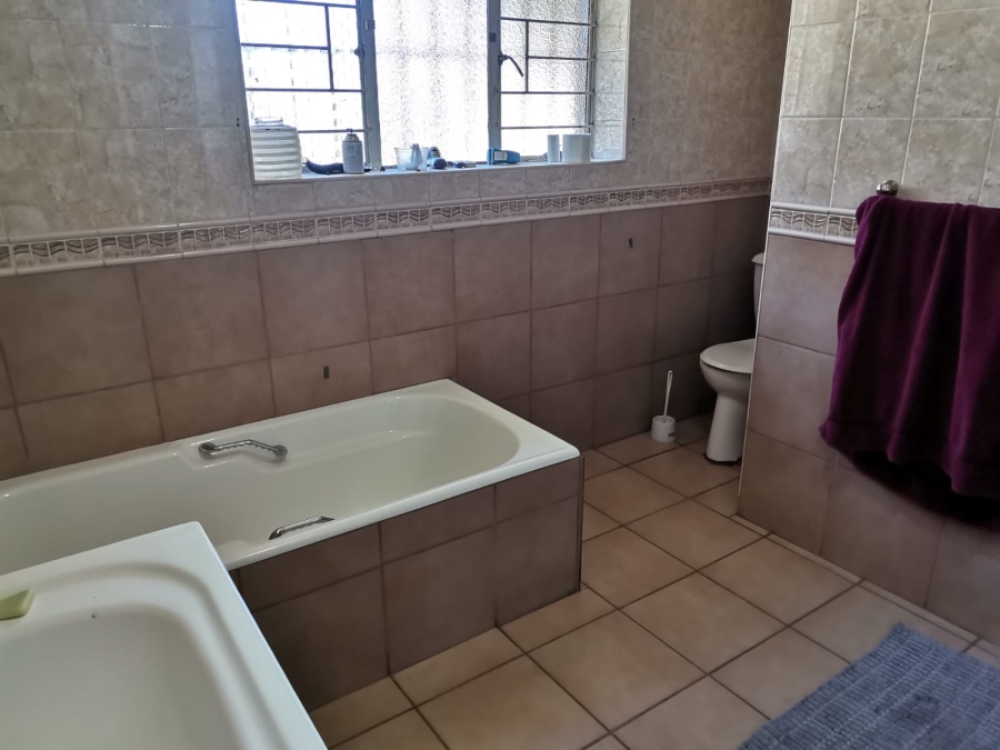 3 Bedroom Property for Sale in Dunnottar Gauteng