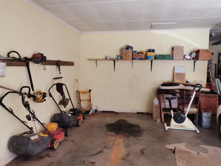 3 Bedroom Property for Sale in Dunnottar Gauteng