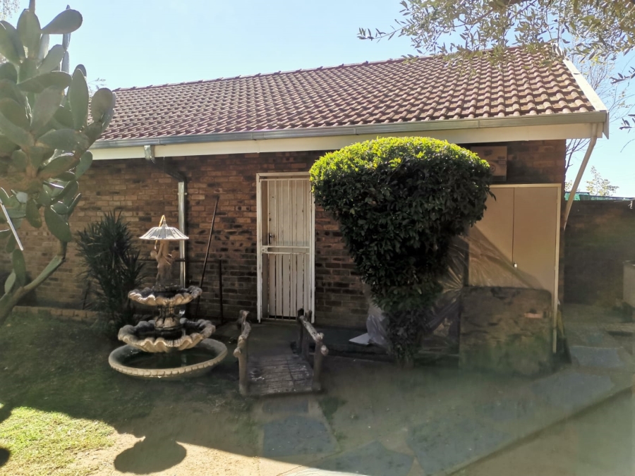 3 Bedroom Property for Sale in Dunnottar Gauteng