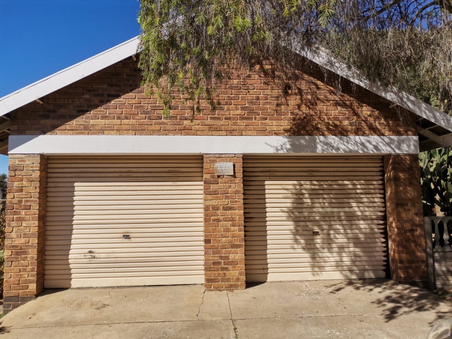3 Bedroom Property for Sale in Dunnottar Gauteng