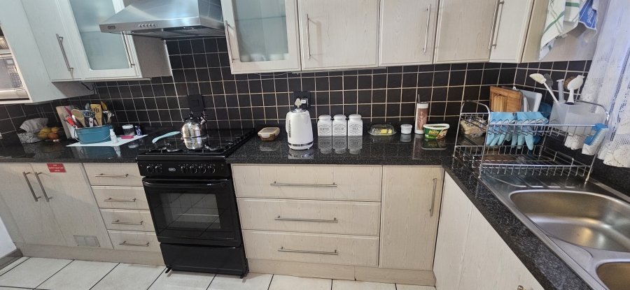 2 Bedroom Property for Sale in New Redruth Gauteng