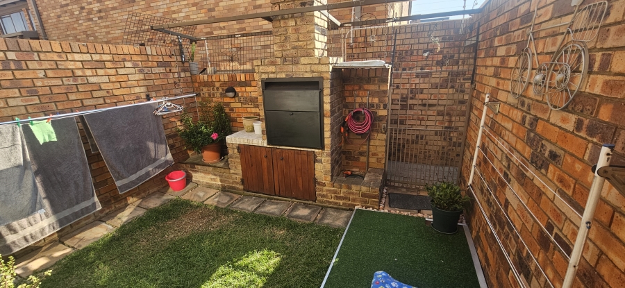 2 Bedroom Property for Sale in New Redruth Gauteng