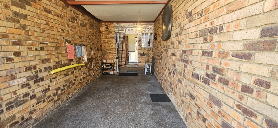 2 Bedroom Property for Sale in New Redruth Gauteng