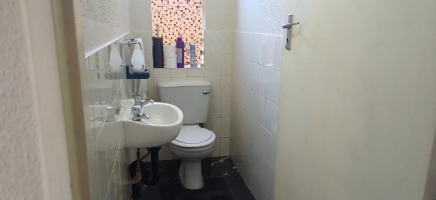 2 Bedroom Property for Sale in Blackheath Gauteng