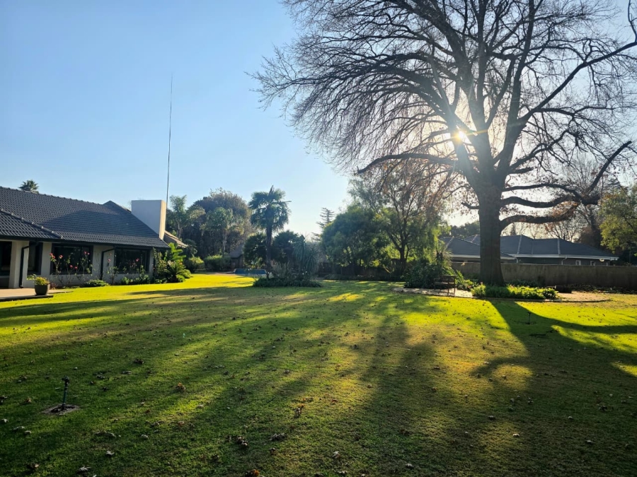 5 Bedroom Property for Sale in Three Rivers Gauteng