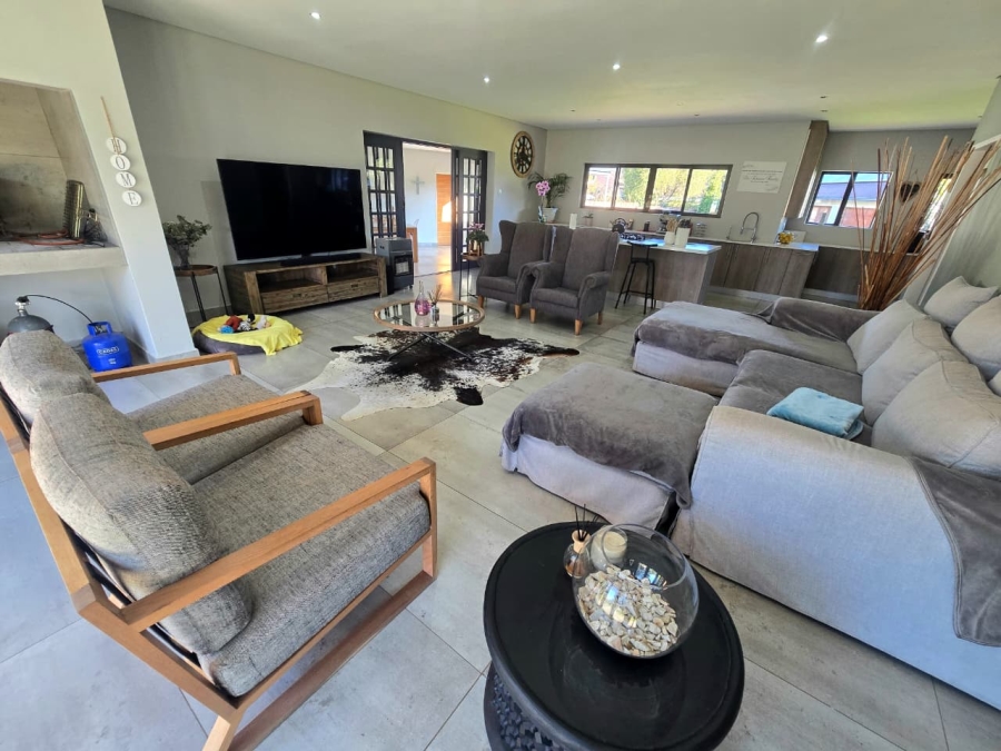 5 Bedroom Property for Sale in Three Rivers Gauteng