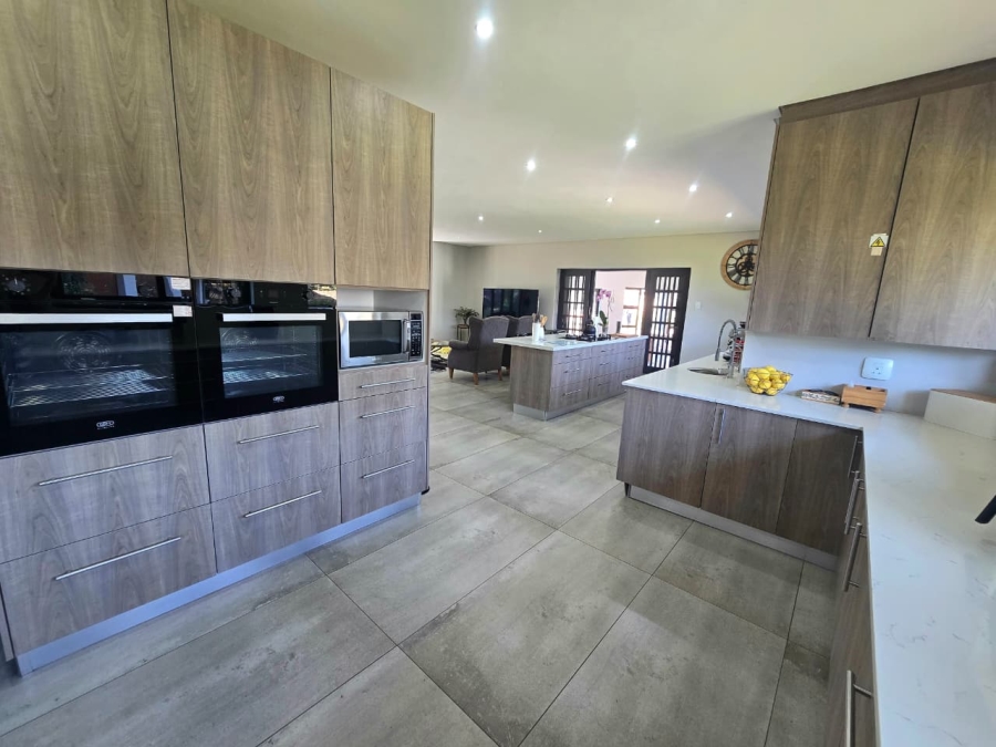 5 Bedroom Property for Sale in Three Rivers Gauteng