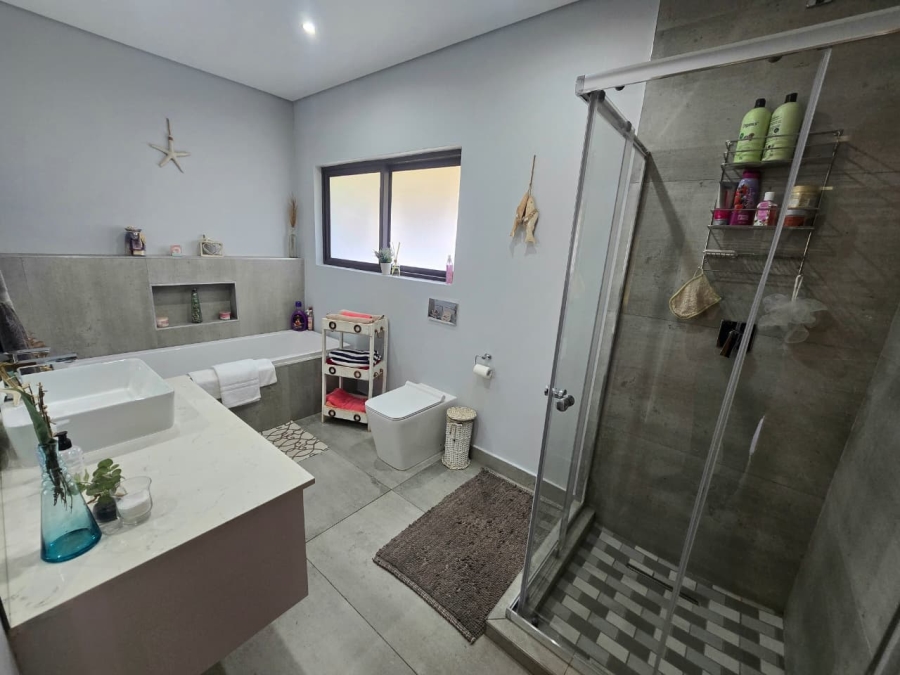 5 Bedroom Property for Sale in Three Rivers Gauteng
