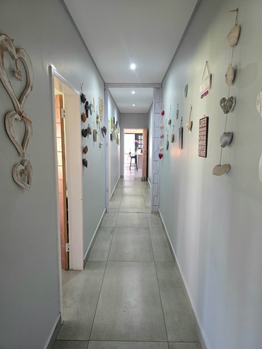 5 Bedroom Property for Sale in Three Rivers Gauteng