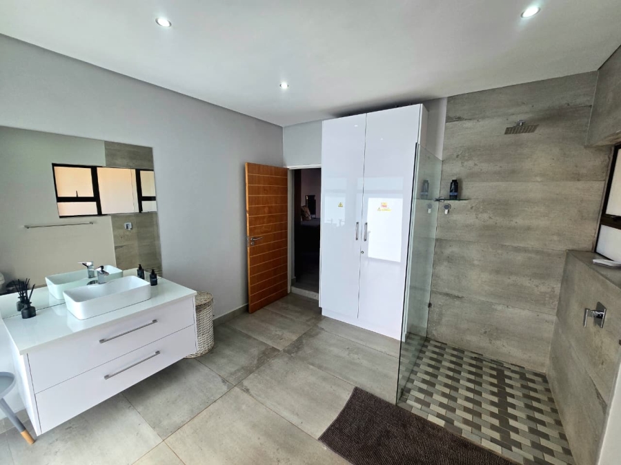 5 Bedroom Property for Sale in Three Rivers Gauteng