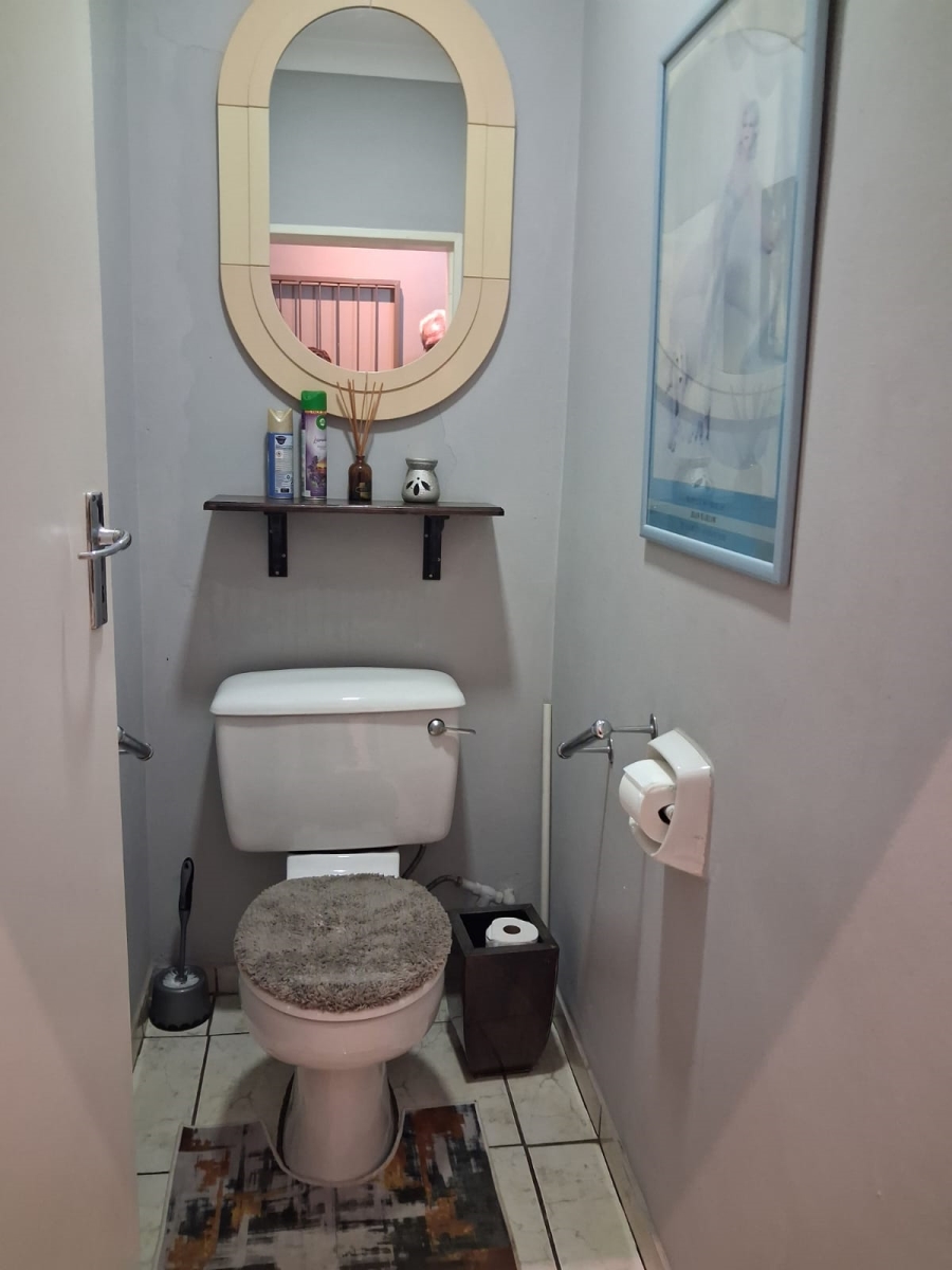 5 Bedroom Property for Sale in Three Rivers Gauteng
