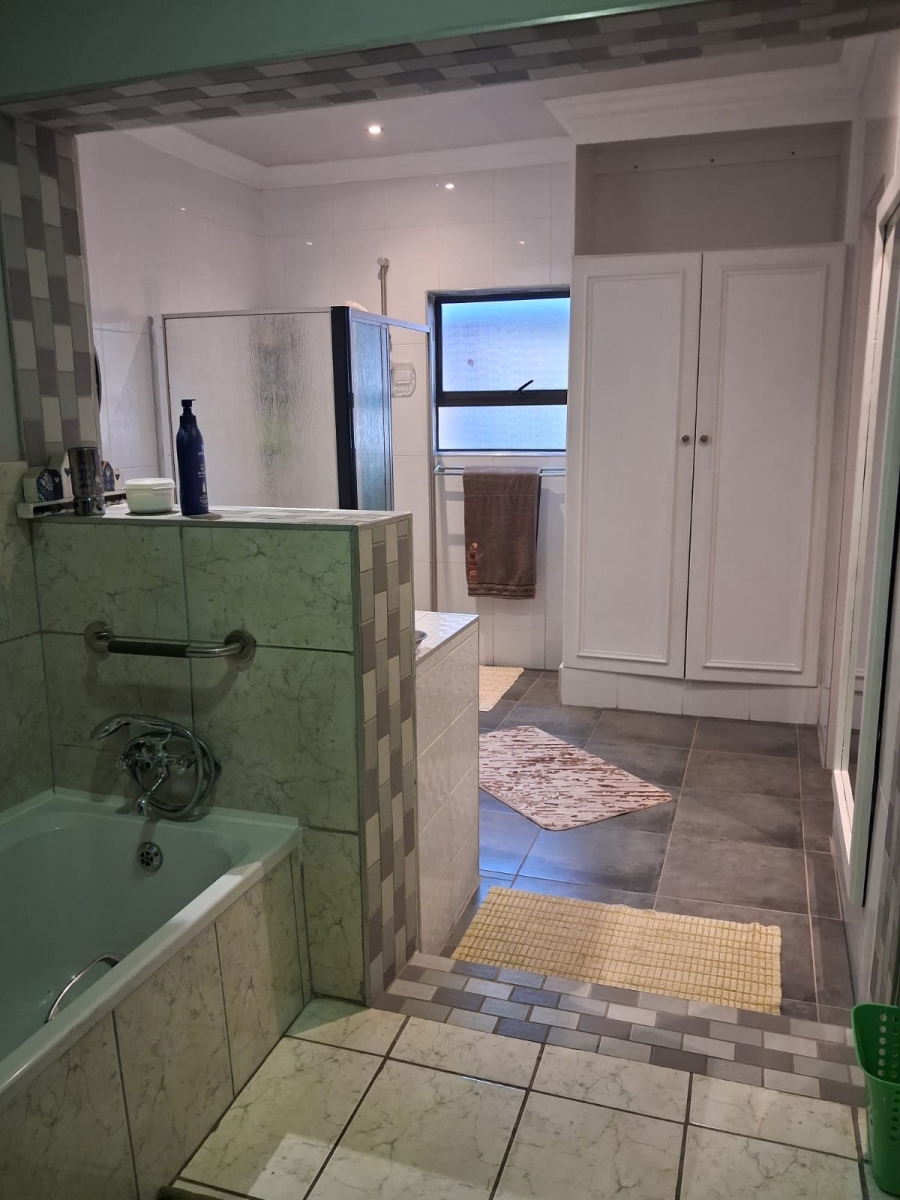 5 Bedroom Property for Sale in Three Rivers Gauteng