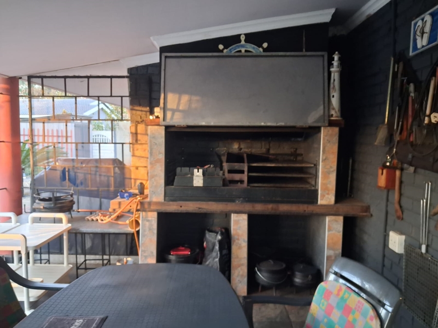 5 Bedroom Property for Sale in Three Rivers Gauteng