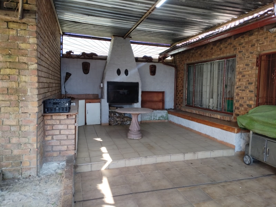 4 Bedroom Property for Sale in Bakerton Gauteng