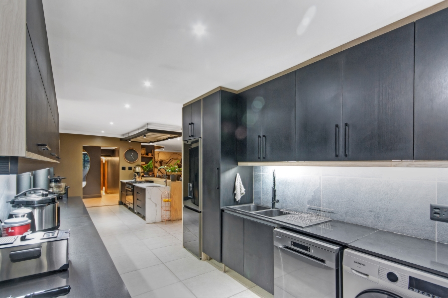 To Let 3 Bedroom Property for Rent in Sandown Estate Gauteng