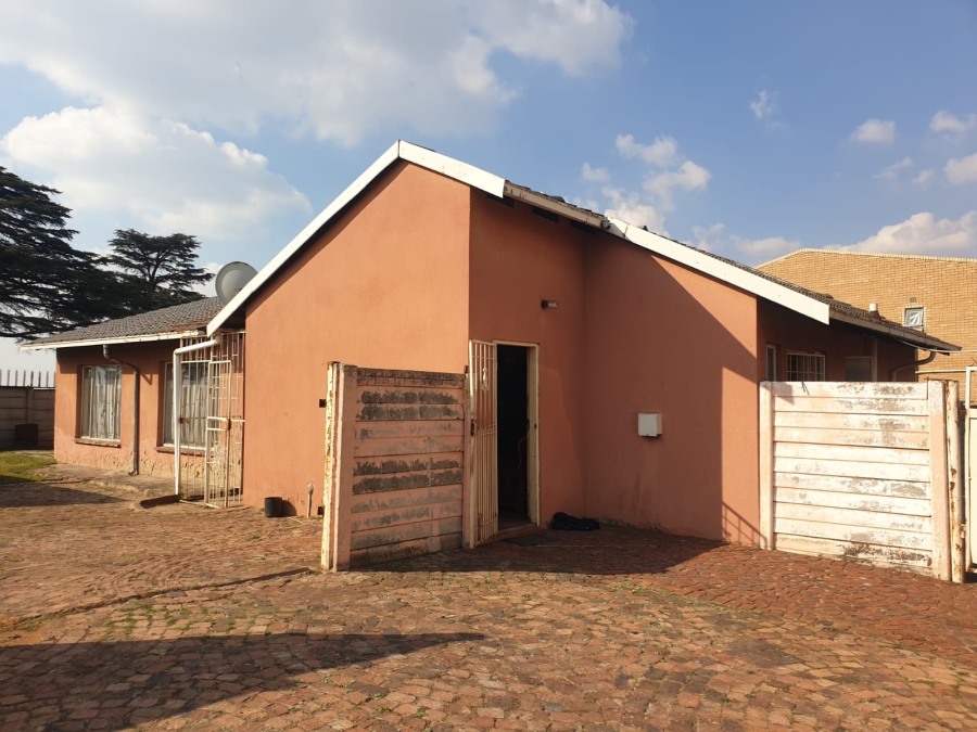 10 Bedroom Property for Sale in Van Dyk Park Gauteng
