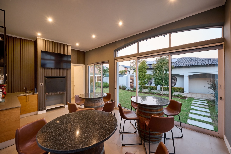 5 Bedroom Property for Sale in Waterfall Country Estate Gauteng