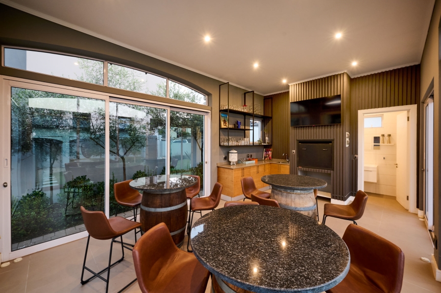 5 Bedroom Property for Sale in Waterfall Country Estate Gauteng