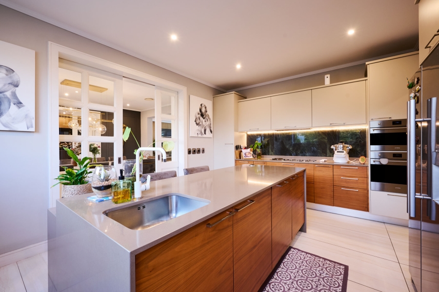 5 Bedroom Property for Sale in Waterfall Country Estate Gauteng