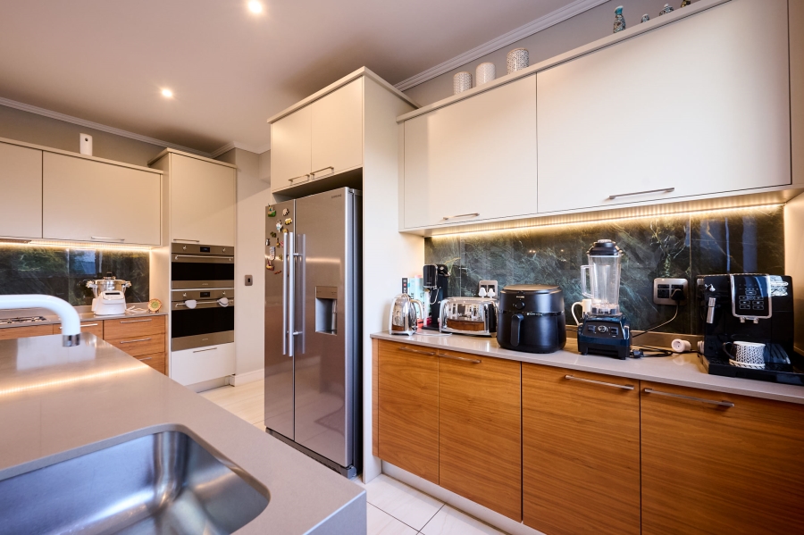 5 Bedroom Property for Sale in Waterfall Country Estate Gauteng