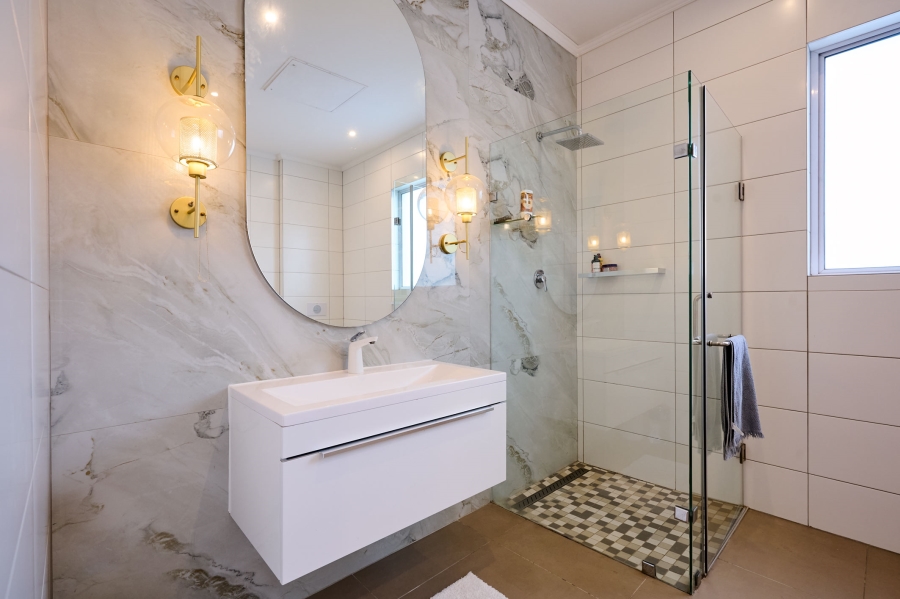5 Bedroom Property for Sale in Waterfall Country Estate Gauteng