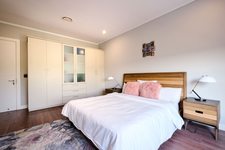5 Bedroom Property for Sale in Waterfall Country Estate Gauteng