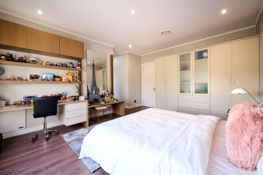5 Bedroom Property for Sale in Waterfall Country Estate Gauteng