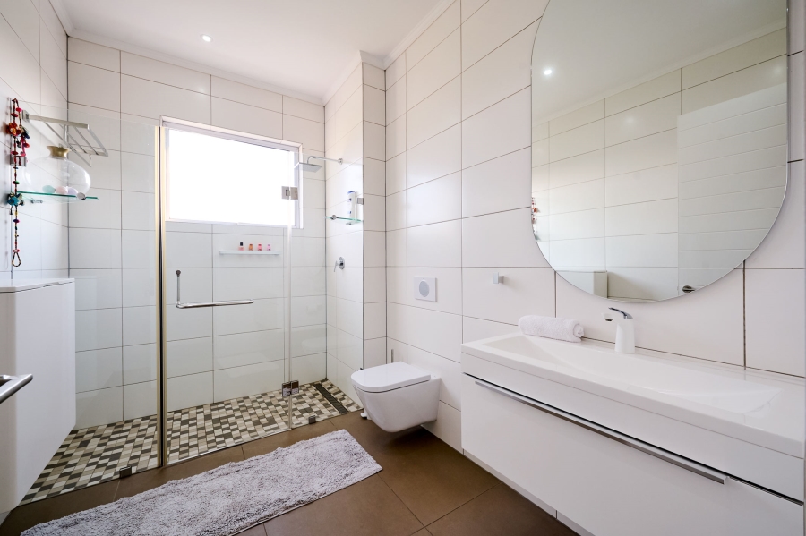 5 Bedroom Property for Sale in Waterfall Country Estate Gauteng