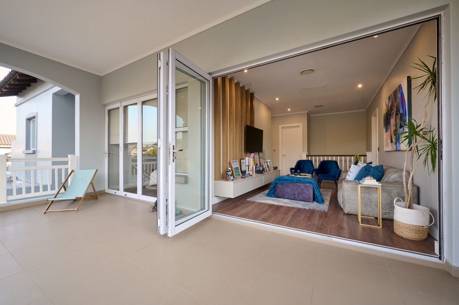 5 Bedroom Property for Sale in Waterfall Country Estate Gauteng