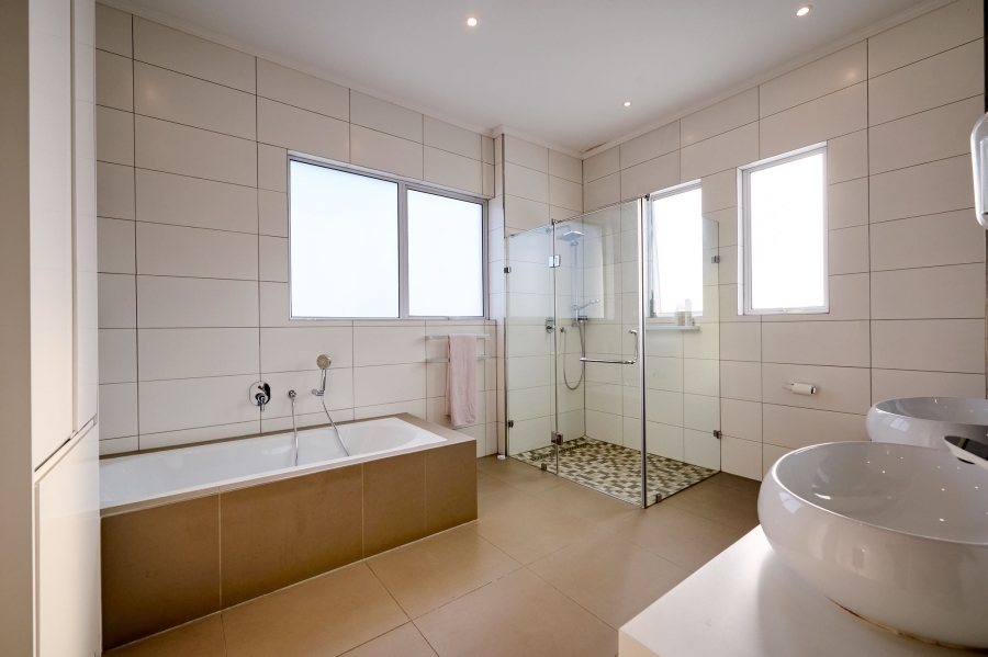 5 Bedroom Property for Sale in Waterfall Country Estate Gauteng
