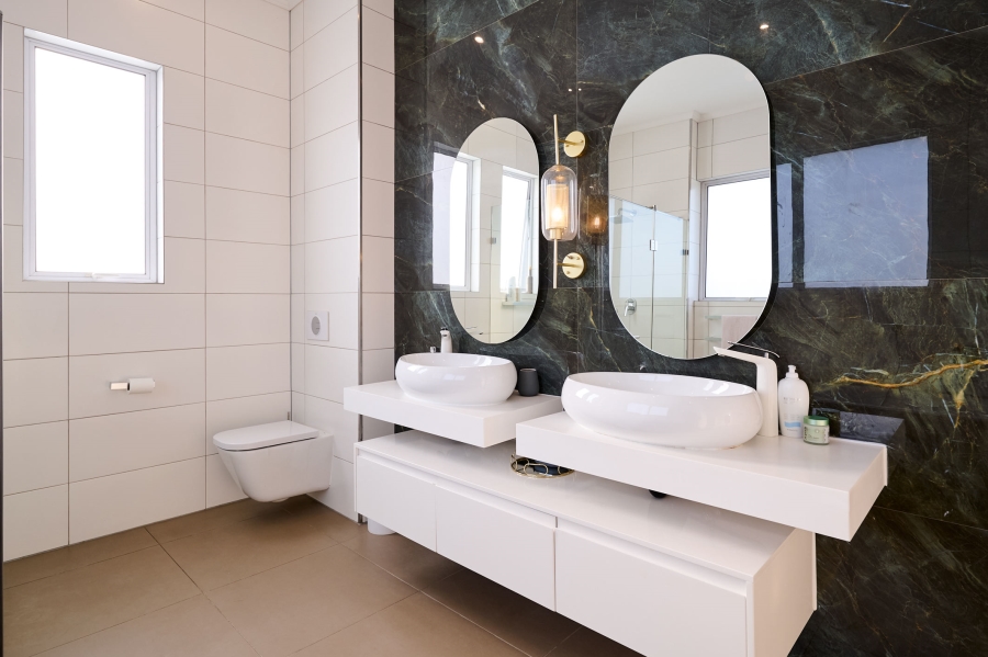 5 Bedroom Property for Sale in Waterfall Country Estate Gauteng
