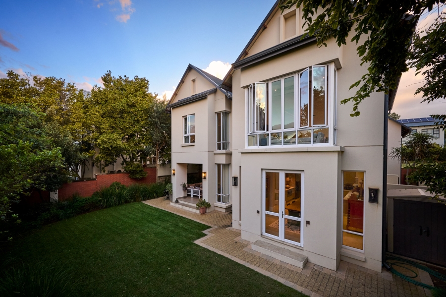 4 Bedroom Property for Sale in Waterfall Country Estate Gauteng