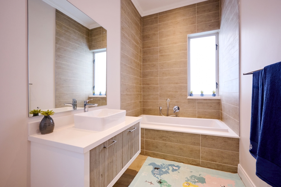 4 Bedroom Property for Sale in Waterfall Country Estate Gauteng